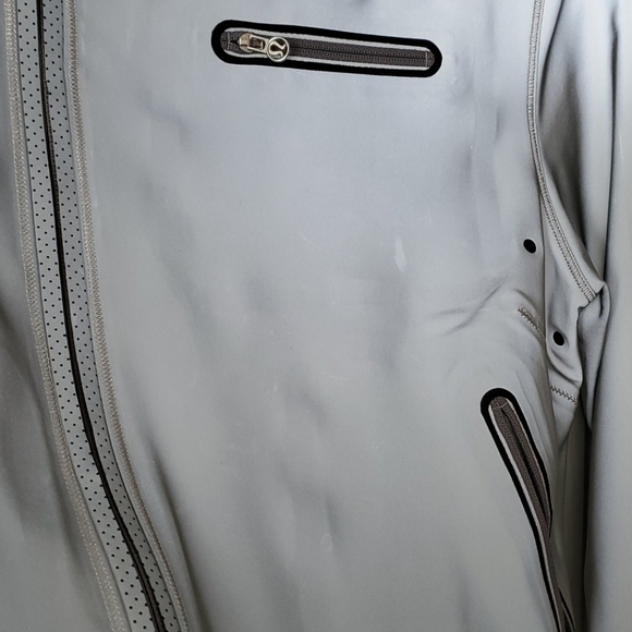 Lululemon Run: Reflective Jacket - Picture 4 of 6